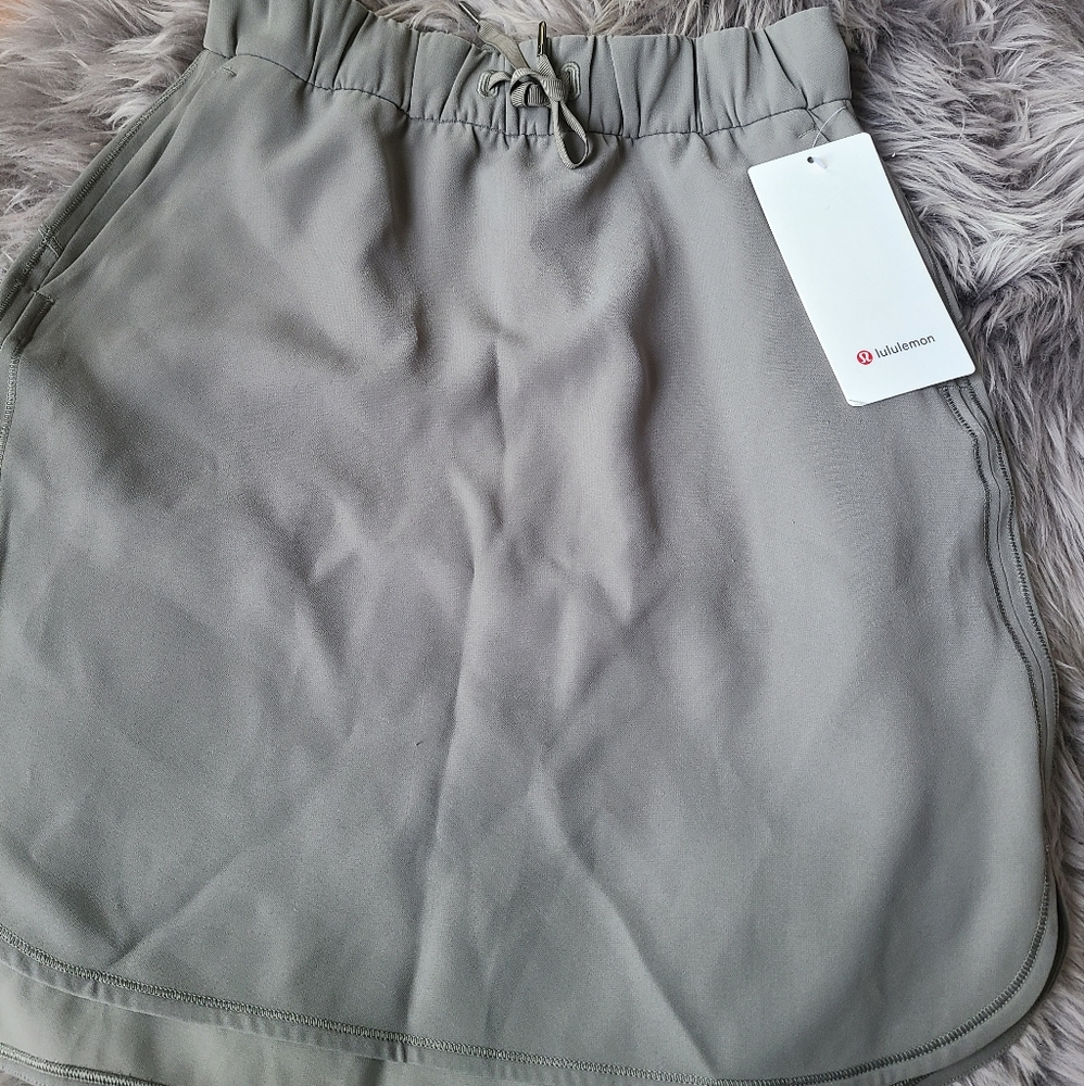 Lululemon On The Fly Skirt - 6 - *Woven - Grey Sage